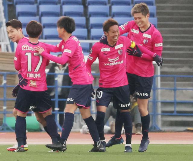 lol直播-广岛的联赛揭幕战: 雪景+烧酒+烤串+围观少女偶像