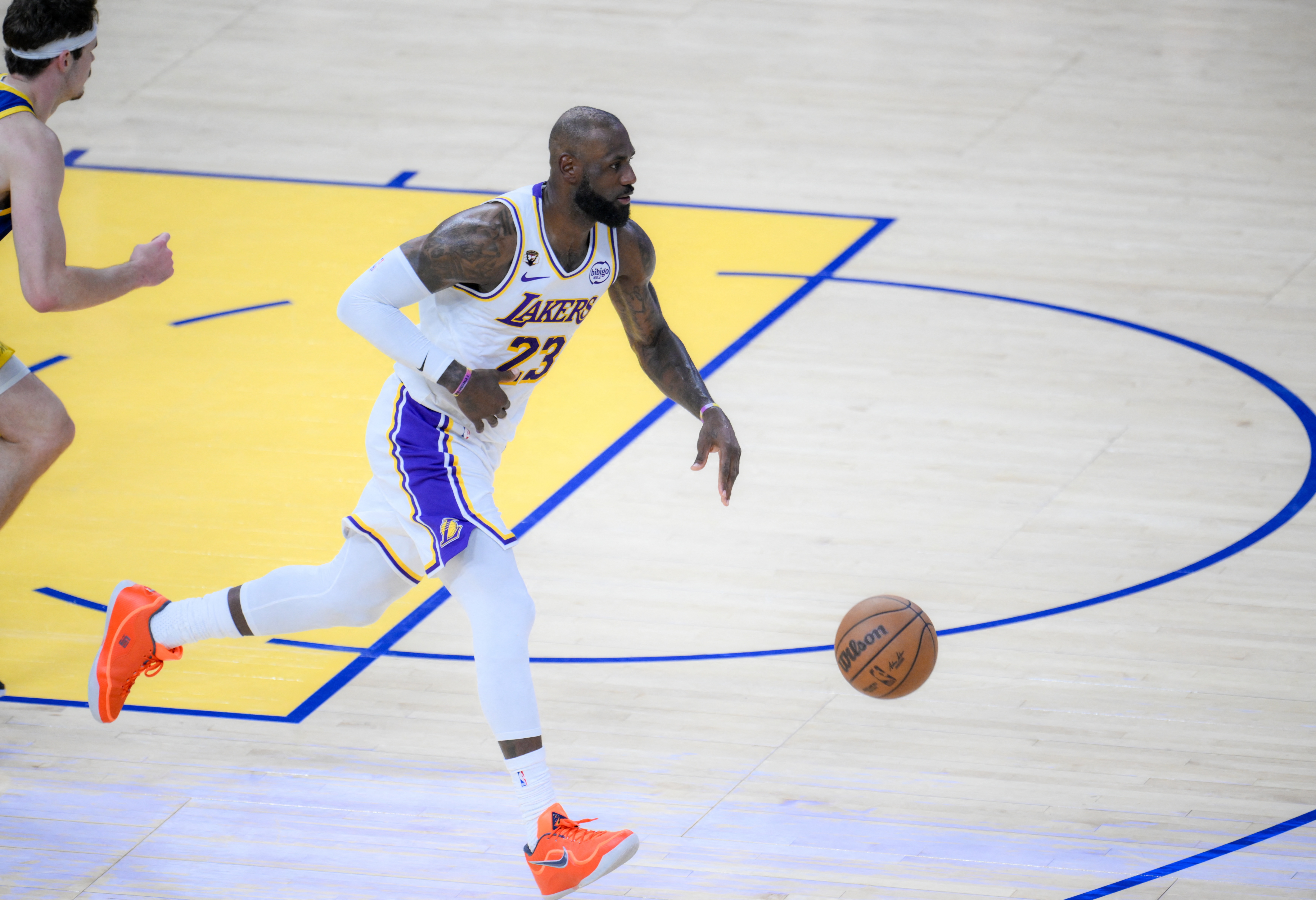 英雄联盟直播-斯科特说詹姆斯该走？香农·夏普：科比最后几年你咋什么都没说？