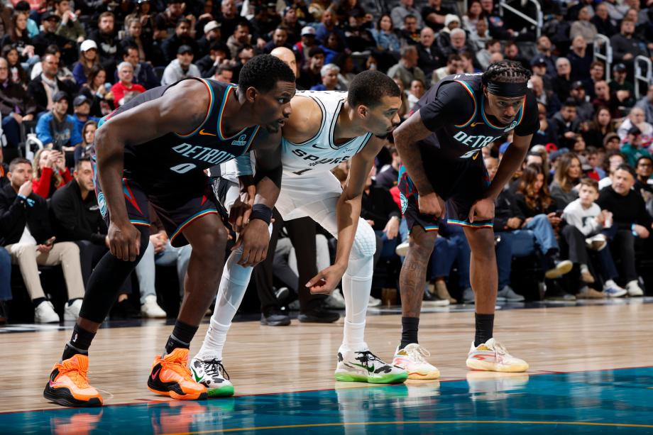 lol直播-文班亚马21+17杜伦25+14 马刺击败活塞9连胜